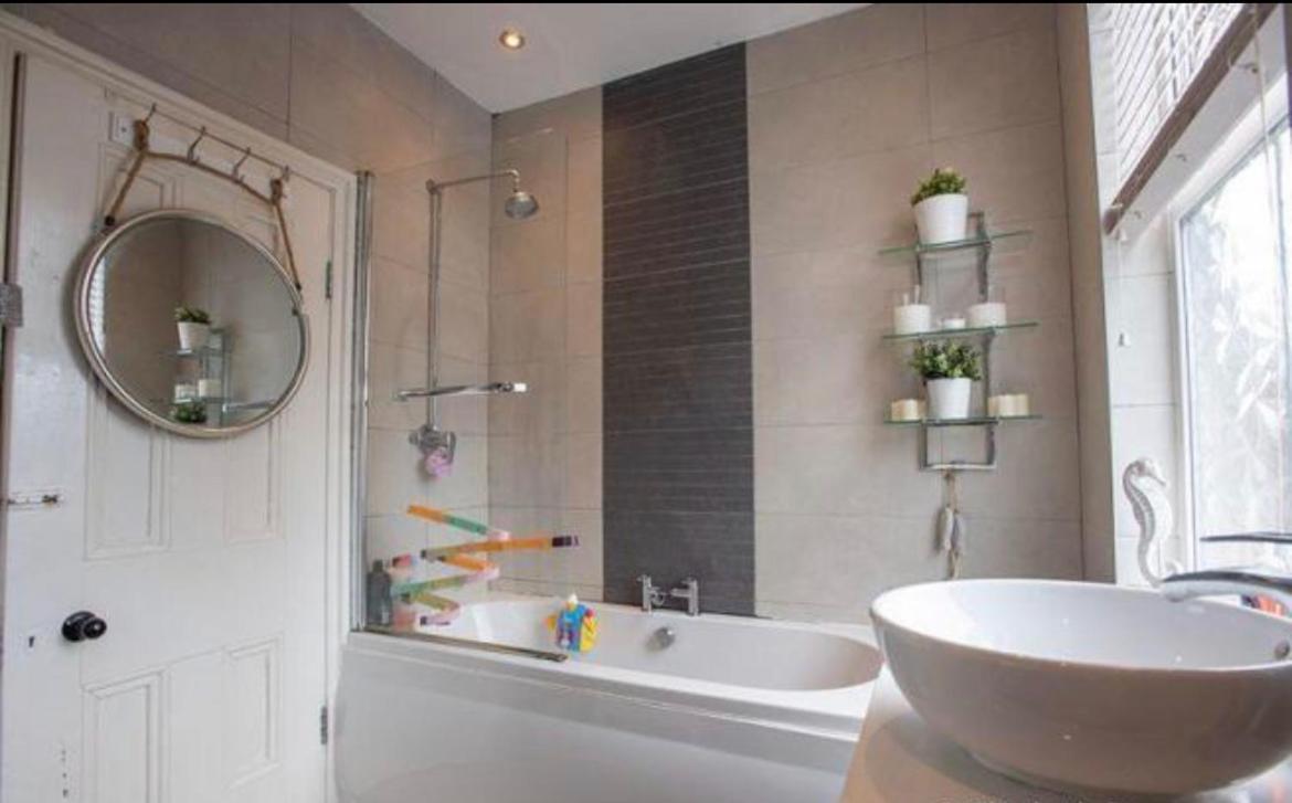Beautiful 5 Bedroom House In Great Location. Ковентри Экстерьер фото